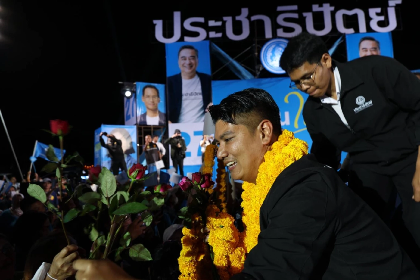 "อภิสิทธิ์" ปราศรัยสงขลาขอวัดใจเขต 4 ย้ำกินเหยื่ออย่ากินเบ็ด