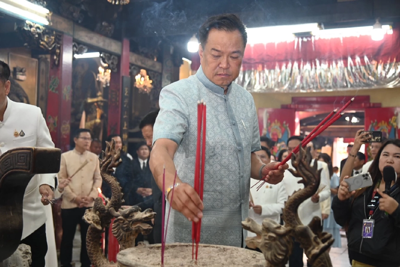 "นายกฯ" ไหว้ "ศาลเจ้าพ่อเสือ" ขอพรให้ "คนที่คิดไม่ดีกับประเทศต้องพังพินาศ-ประเทศไทยเป็นที่ยำเกรง"