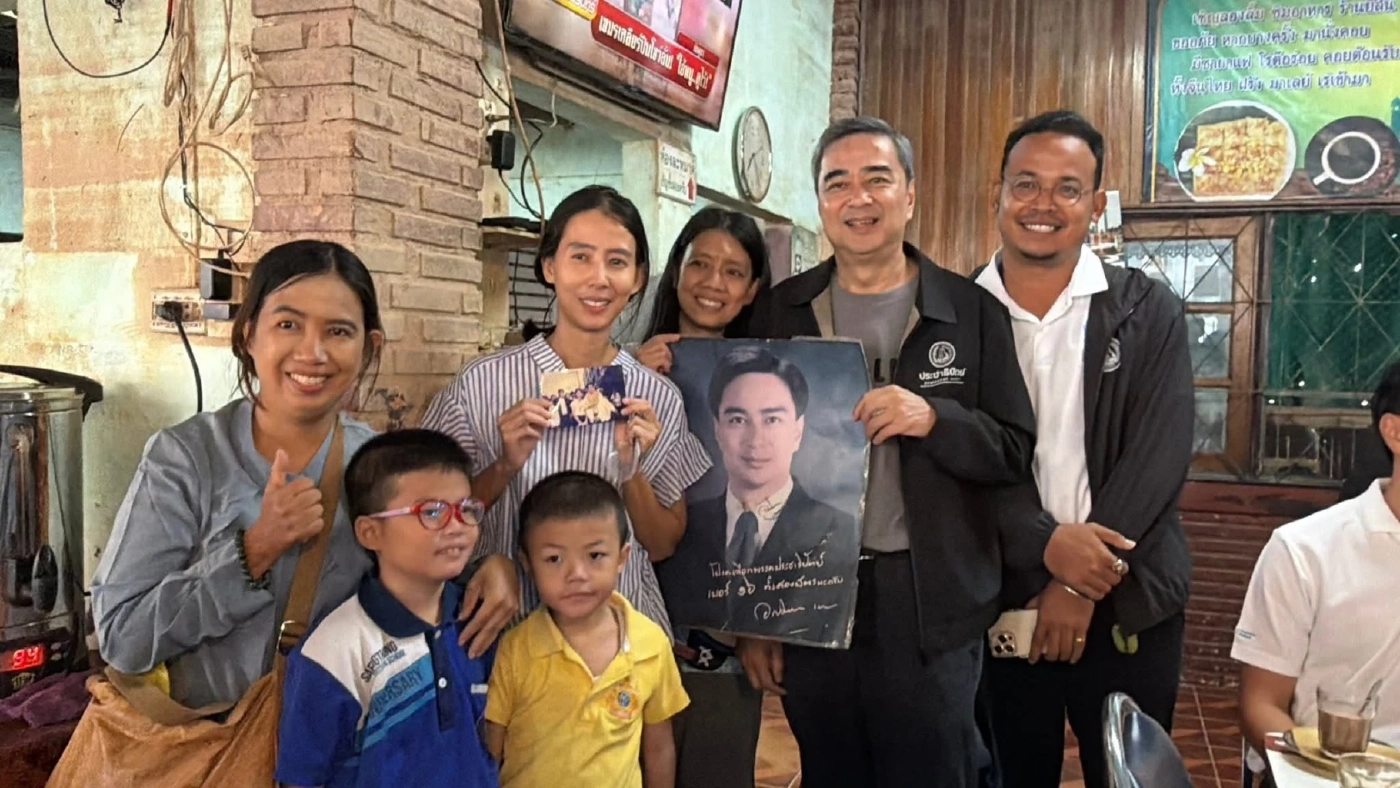 เฮ้เธอ! "จูรี" พา "อภิสิทธิ์" เดินกิมหยงขอคะแนนชาวหาดใหญ่