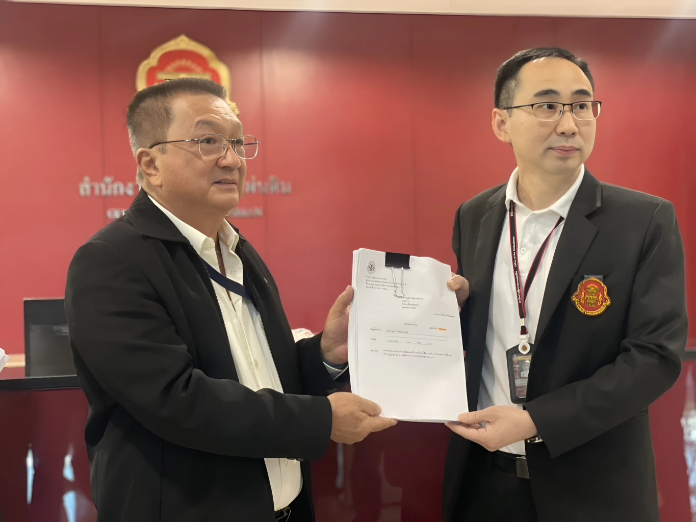 ร้อง "ผู้ตรวจการฯ" ชง "ศาลรัฐธรรมนูญ" ชี้ขาดปม "กกต." พิมพ์บาร์โค้ด-คิวอาร์โค้ดบัตรเลือกตั้ง "ขัด รธน.หรือไม่"