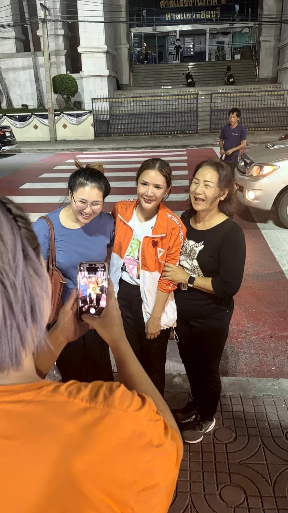 "ว่าที่ สส.เพชร วรรณิดา" หนึ่งเดียวที่ฝ่ากระแส “พลังเฮ้ง” ขอบคุณแฟนคลับส้ม ชลบุรี เขต 2