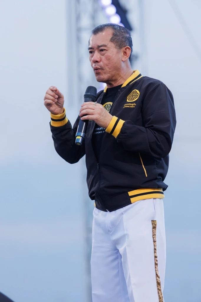 ภาพจากเฟซบุ๊ก พลเอกรังษี แฟนคลับ