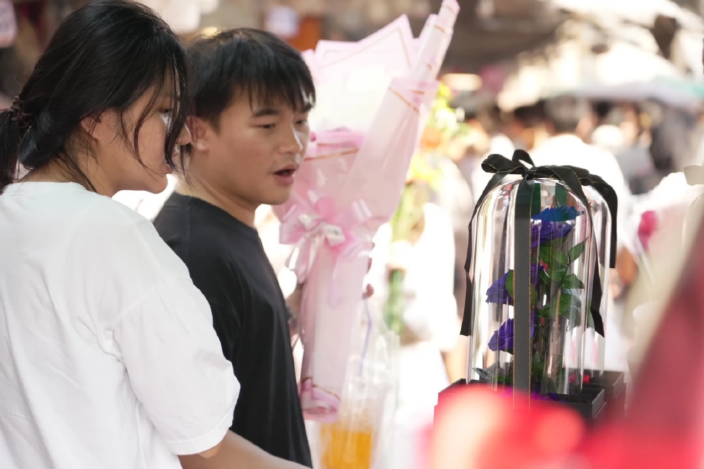 พาณิชย์ลุยปากคลองเช็กราคาดอกไม้ ชี้ราคาถูกกว่าปีก่อน