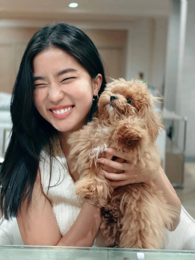 กรี๊ด! "ก้อย อรัชพร" ดาราสาวผู้กุมหัวใจ "แด๊ดดี้พิธา" เปิดตัวคบกันจริง ไม่ต้องแอบถ่ายแล้วน้า!