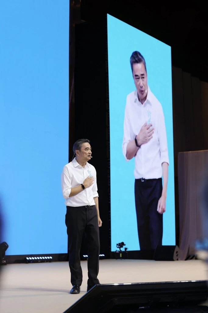 "อภิสิทธิ์" โต้! กลับลำจับมือ "กล้าธรรม" ตั้งรัฐบาล ชี้เป็น "ข่าวปลอม"