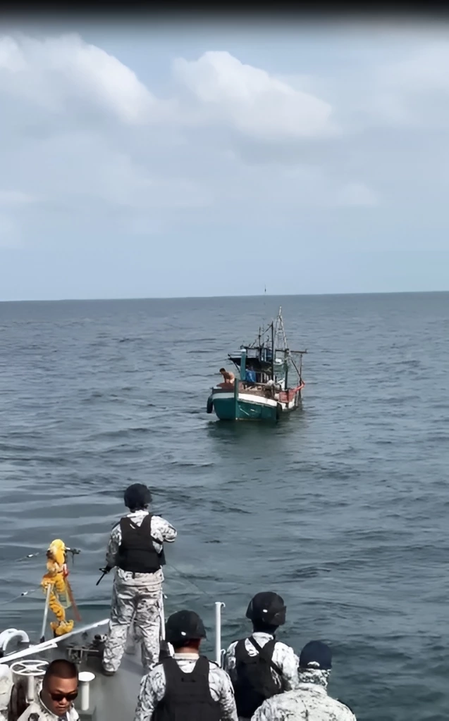 เปิดคลิป! ทัพเรือภาคที่ 1 รวบ "เรือประมงกัมพูชา" รุกน่านน้ำไทย