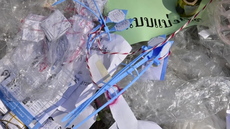 กกต.พิษณุโลก แจงยิบ! ปมอุปกรณ์เลือกตั้งโผล่ที่รกร้าง