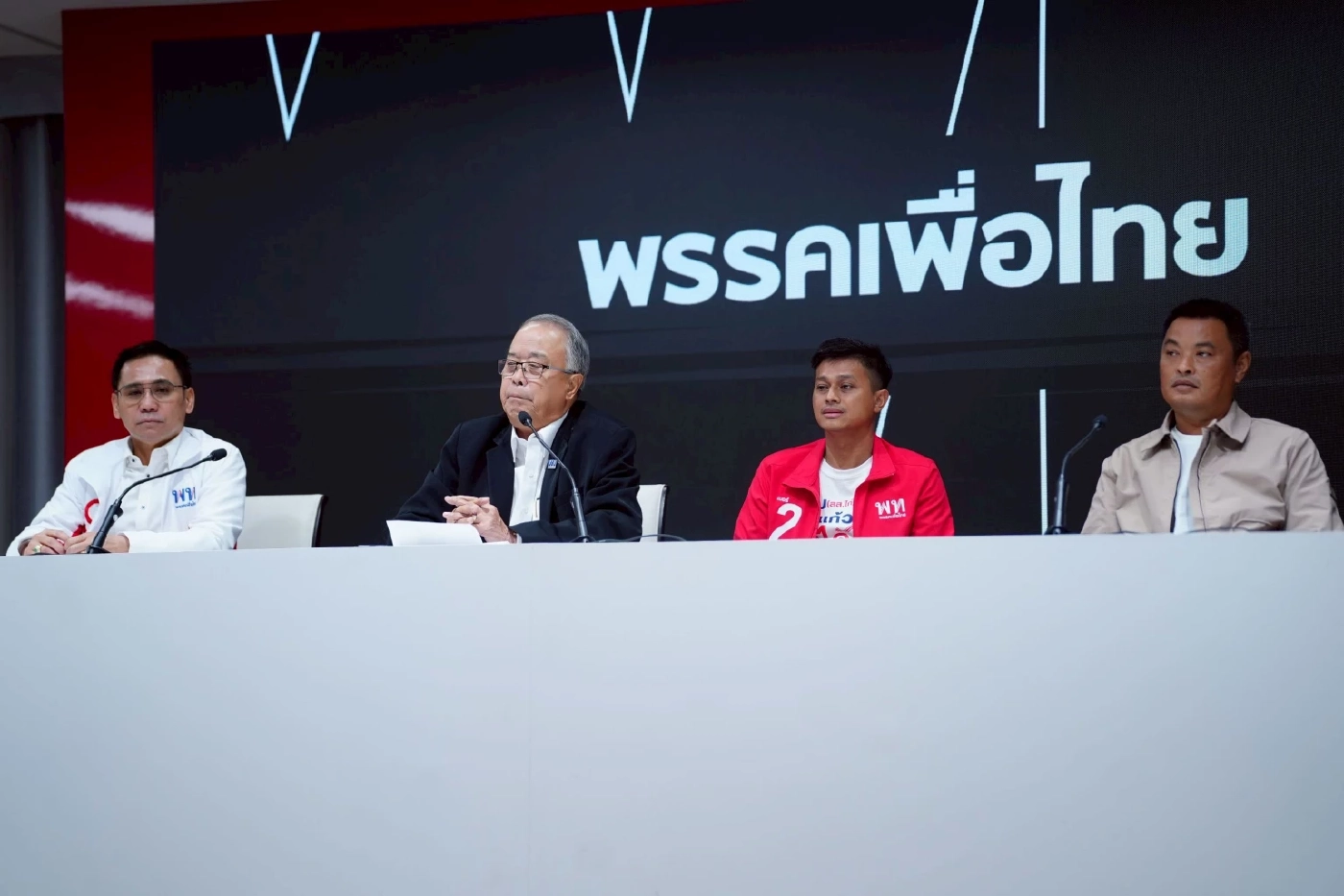 "เพื่อไทย" ตั้งโต๊ะแจงปม "คลิปเสียงนักการเมือง" อดีต สจ.ยัน อัดคลิปเองเป็นเสียงนักการเมืองจริง รับห่วงความปลอดภัย