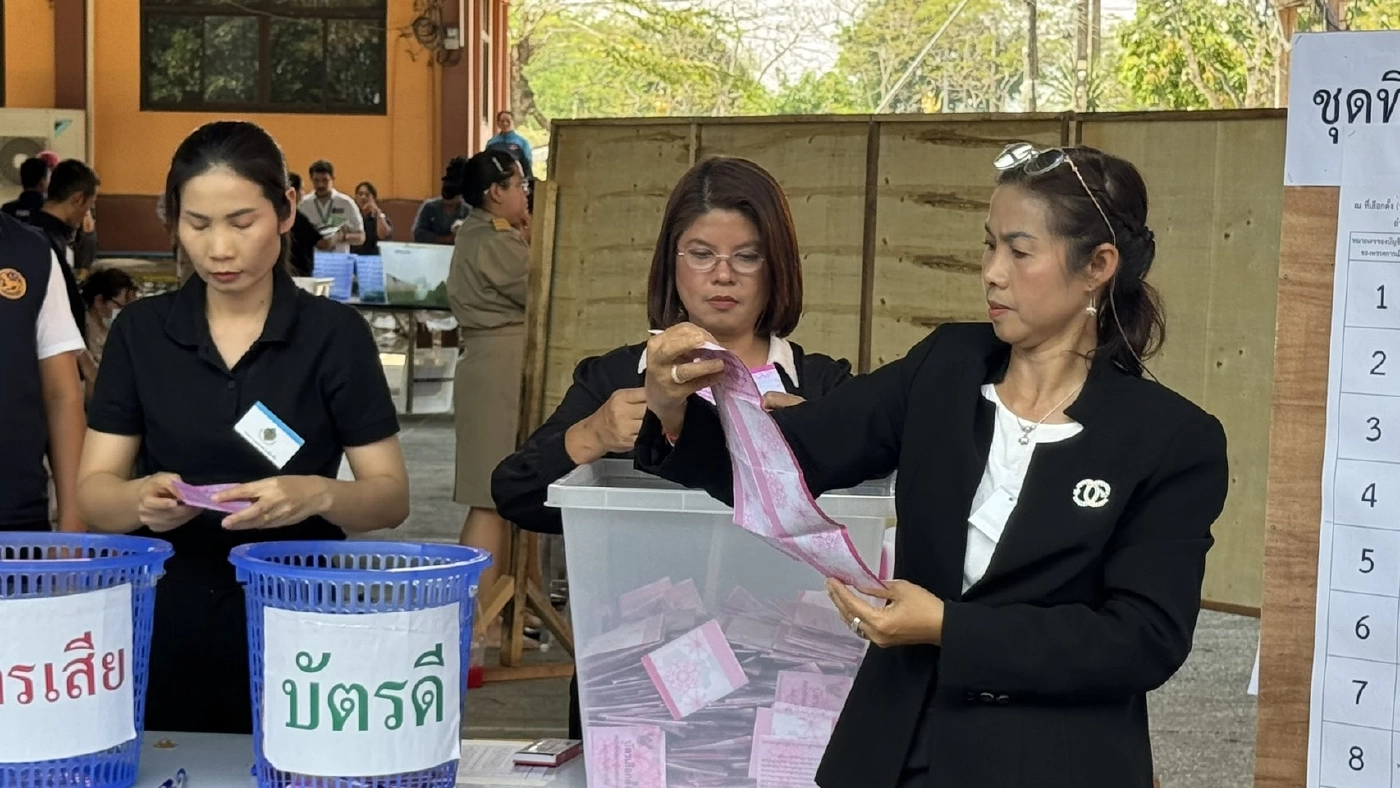 ผลนับใหม่ "พรรคส้ม" ทิ้งห่าง คู่เเข่ง ทั้ง 4 ชุด ด้าน ผู้สมัคร ปทุมเขต 7 พรรค ปชน. ชี้ นับใหม่ ตอกย้ำความกังขา