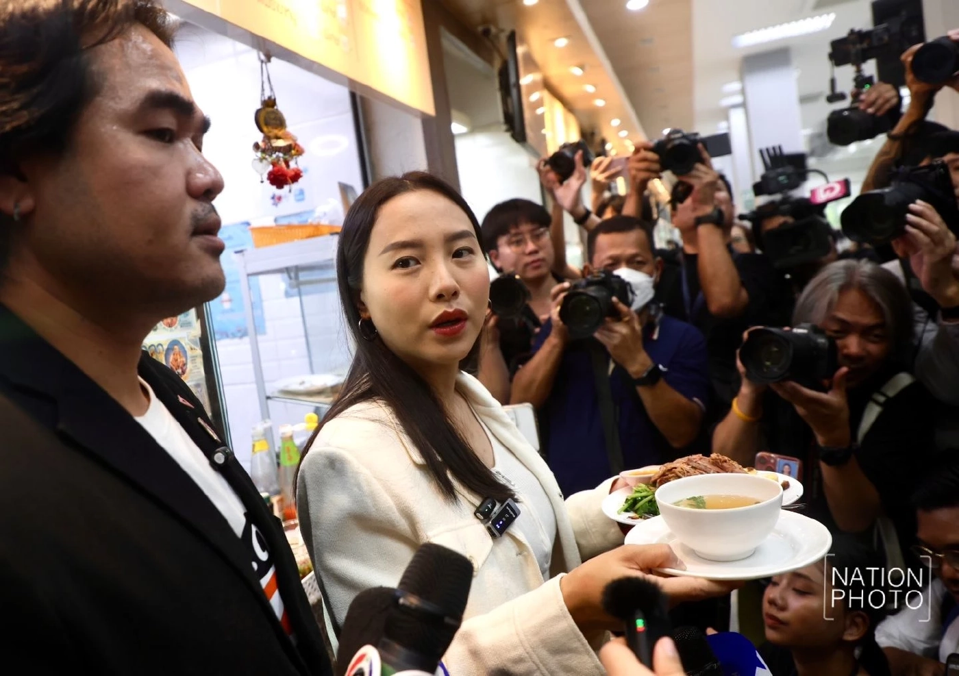 "รักชนก-สหัสวัต" บุก ก.แรงงาน ยื่นหนังสือ ถาม"ผลประชาพิจารณ์" ระเบียบตั้ง "บอร์ดประกันสังคม"