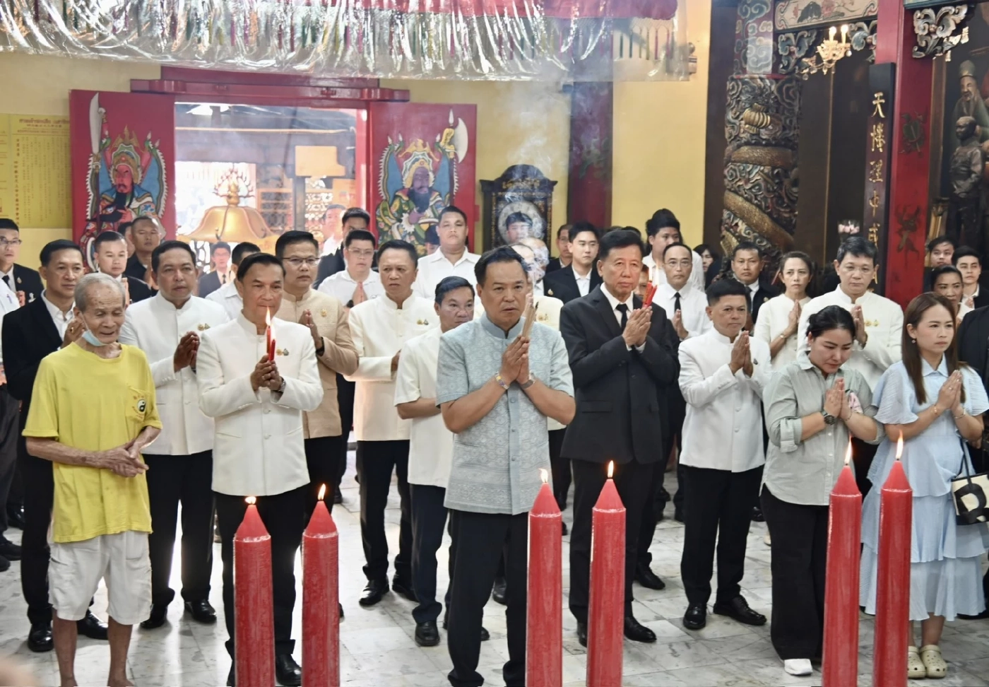 "นายกฯ" ไหว้ "ศาลเจ้าพ่อเสือ" ขอพรให้ "คนที่คิดไม่ดีกับประเทศต้องพังพินาศ-ประเทศไทยเป็นที่ยำเกรง"