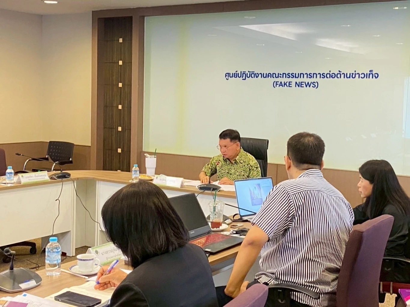 "กกต." ถกด่วน ตรวจสอบข่าวบิดเบือนทำ กกต.เสียภาพลักษณ์ เตรียมดำเนินคดีทางกฎหมาย