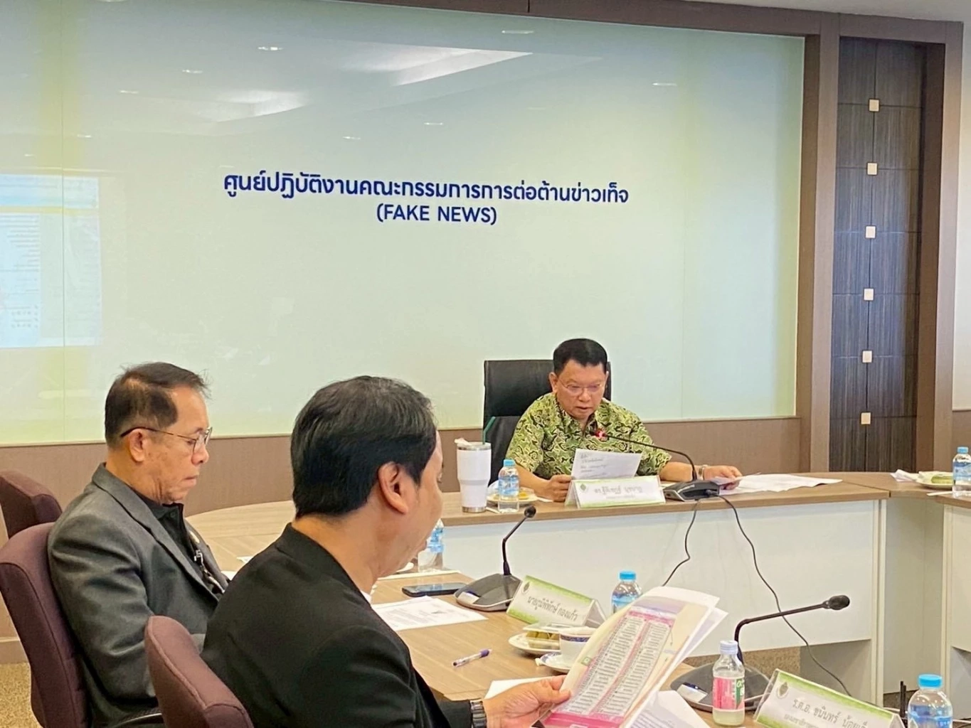 "กกต." ถกด่วน ตรวจสอบข่าวบิดเบือนทำ กกต.เสียภาพลักษณ์ เตรียมดำเนินคดีทางกฎหมาย