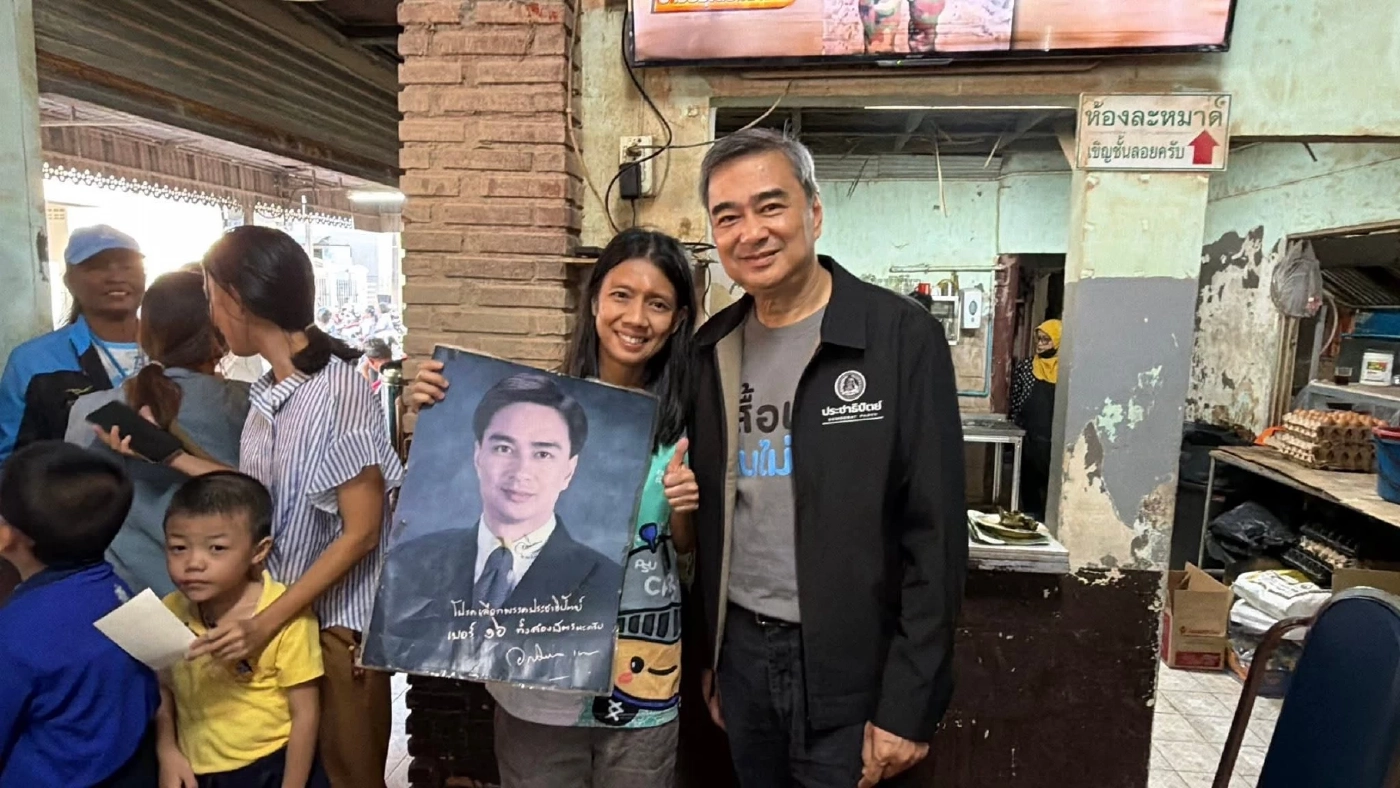 เฮ้เธอ! "จูรี" พา "อภิสิทธิ์" เดินกิมหยงขอคะแนนชาวหาดใหญ่