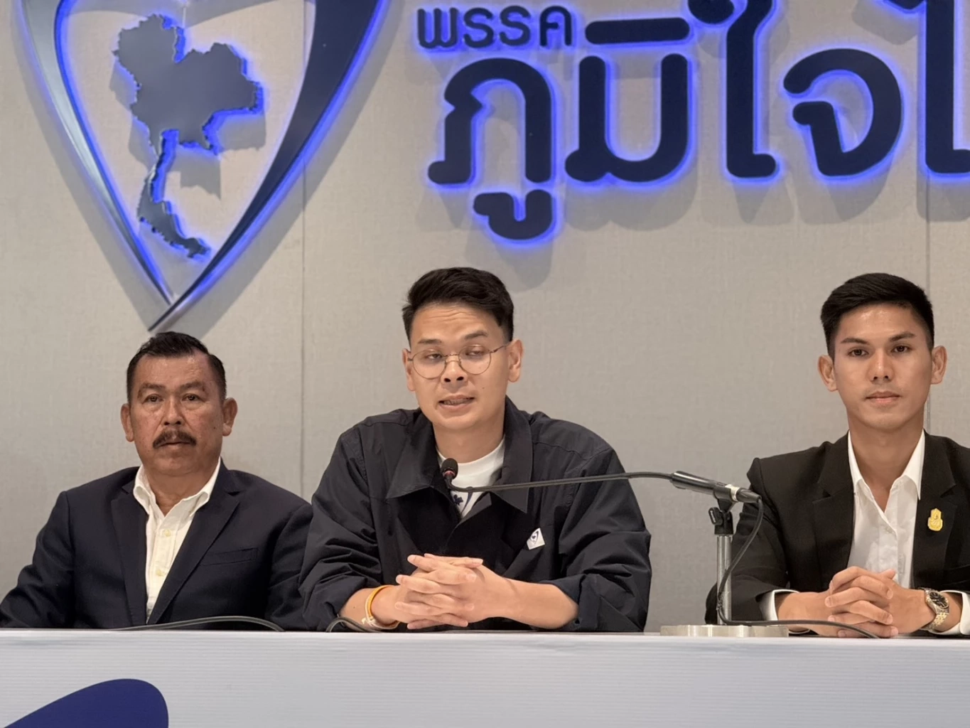 "ไชยชนก" ปัดกระแสดีด "กล้าธรรม" พ้นรัฐบาล โต้ "เนวิน" เกี่ยวอะไร หลังสะพัดนัดเคลียร์ใจ "ธรรมนัส"