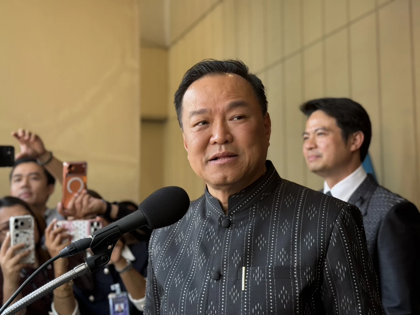 นายอนุทิน ชาญวีรกูล นายกรัฐมนตรี และ รมว.มหาดไทย หน้าพรรคภูมิใจไทย