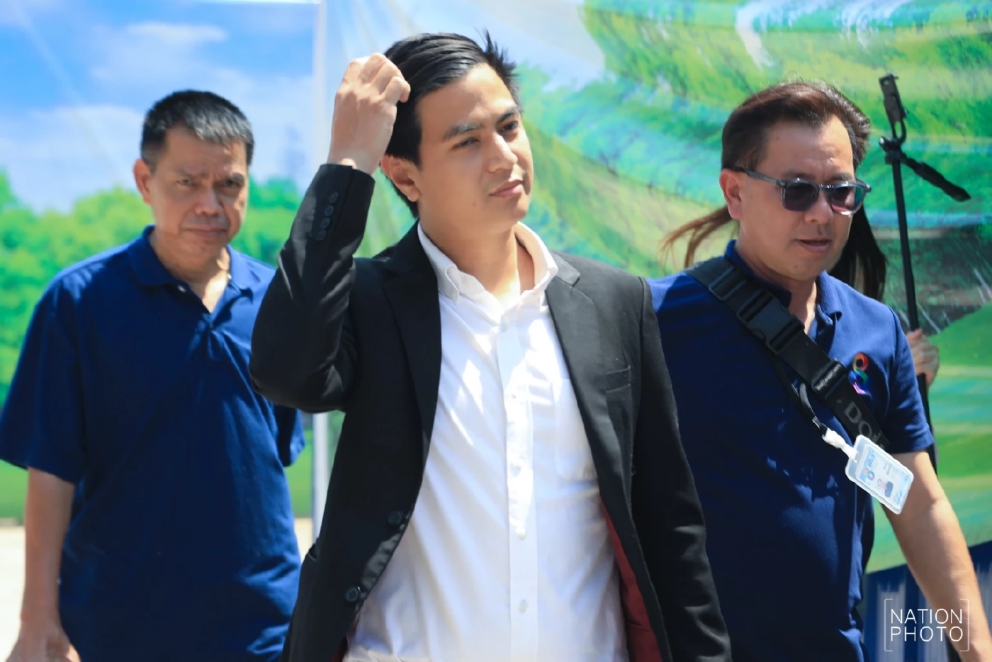 "ไอติม พริษฐ์" พบตำรวจกองปราบ แสดงตัวสู้คดี "กกต." แจ้งความปม "ถอดรหัสบาร์โค้ดบัตรเลือกตั้ง"