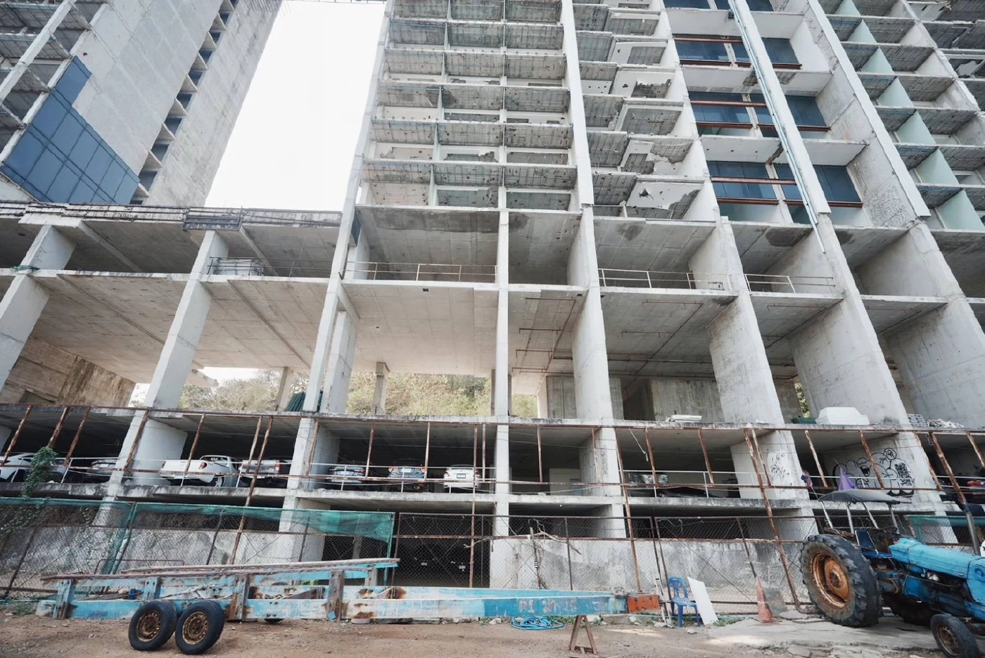 นายกเมืองพัทยา บุกตรวจ "วอเตอร์ฟร้อนท์" ฝ่าฝืนคำสั่งห้ามใช้ตึก เปิดจุดจอดรถเก็บเงิน นทท.