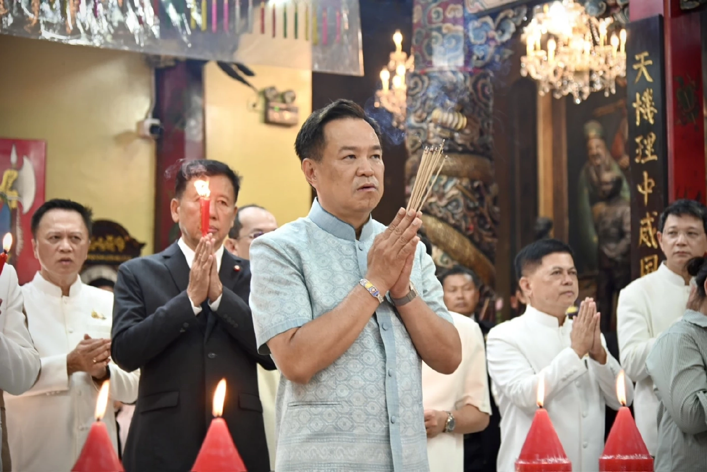 "นายกฯ" ไหว้ "ศาลเจ้าพ่อเสือ" ขอพรให้ "คนที่คิดไม่ดีกับประเทศต้องพังพินาศ-ประเทศไทยเป็นที่ยำเกรง"