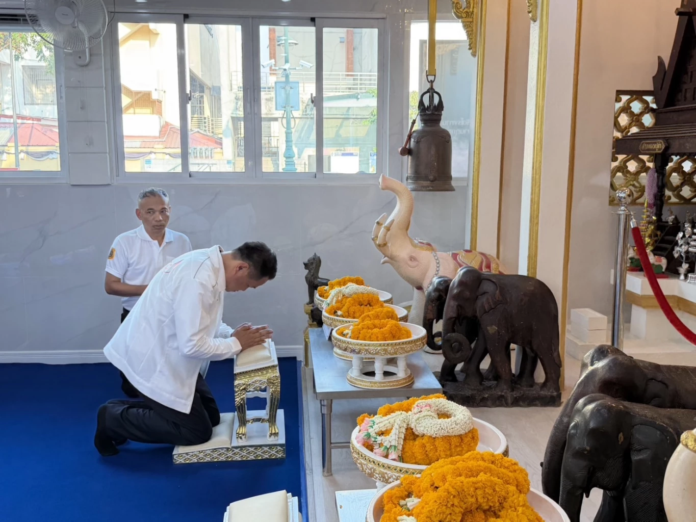 "อนุทิน” สักการะ “ตราแผ่นดิน – หลวงปู่ดำ” เสริมพลัง ก่อนตั้งรัฐบาล