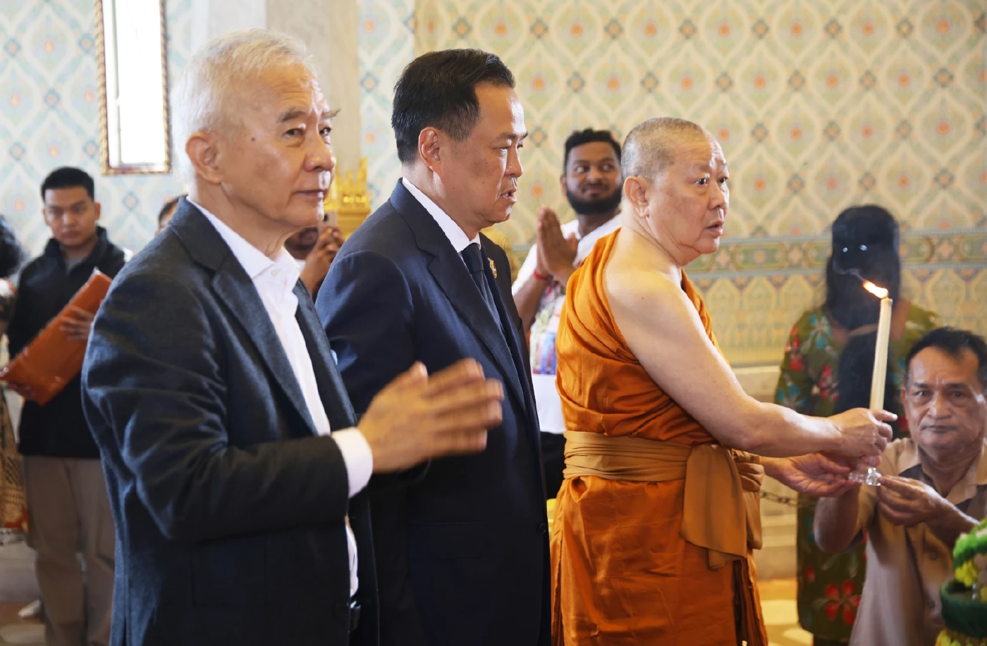 “อนุทิน” รุดอวยพรวันเกิด 71 ปี “สุวัจน์” อวยพรกลับให้อยู่ครบเทอม