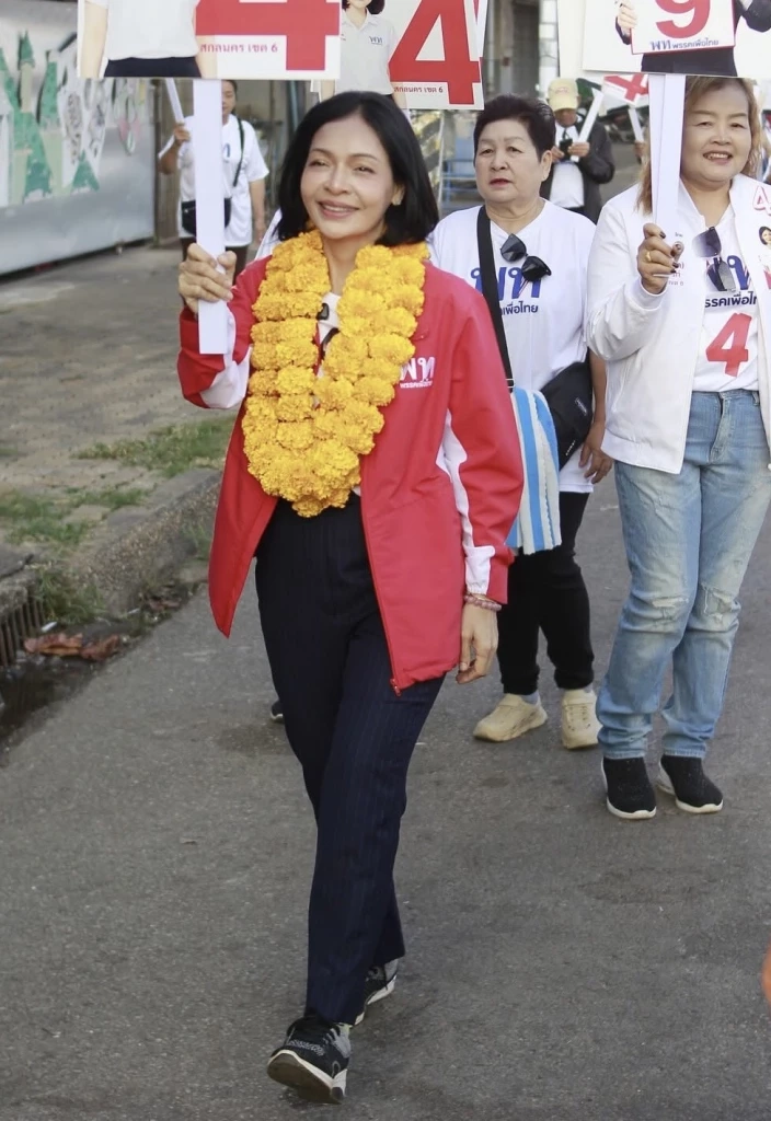 สกุณา สาระนันท์ แชมป์เสื้อแดงสอบตก 