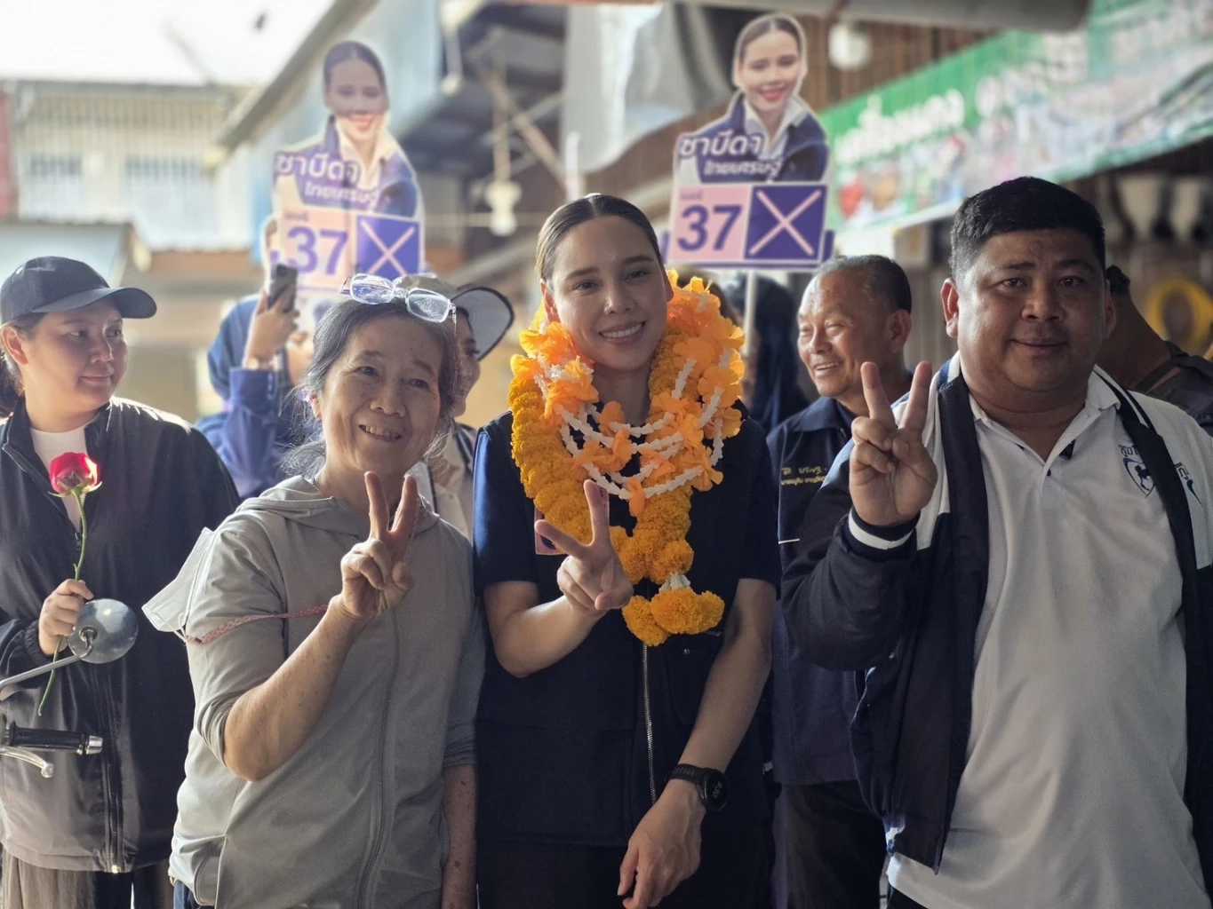 "ซาบีดา" ฟีเวอร์ ลุยเมืองปากน้ำโพช่วยผู้สมัคร สส.นครสวรรค์ เขต 4