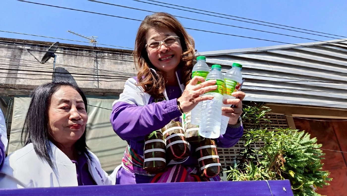 “สุดารัตน์” นำคาราวาน ลุย 2 จังหวัดอีสาน ชูบำนาญ 3,000 พายุหมุน ศก.