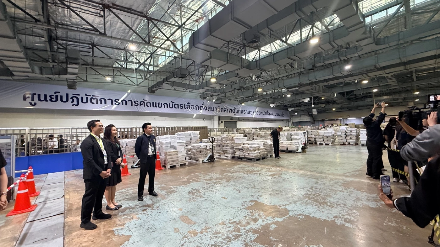 เปิดคลิป! "แสวง" ชิ่งหนีสื่อขึ้นเบนซ์ ปัดให้สัมภาษณ์ ปมปัญหาเลือกตั้งล่วงหน้า