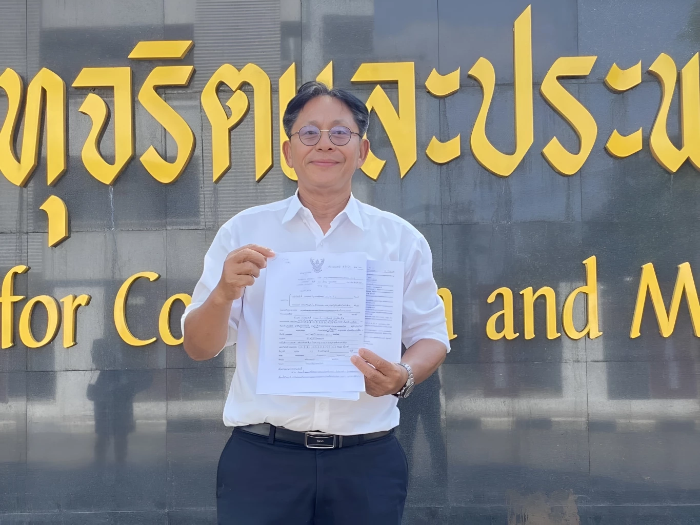 ร้อง ศาลอาญาคดีทุจริตฯ ฟ้อง ม.157 ปธ.กกต.และพวก ปม "คิวอาร์โค้ด" (มีคลิป)