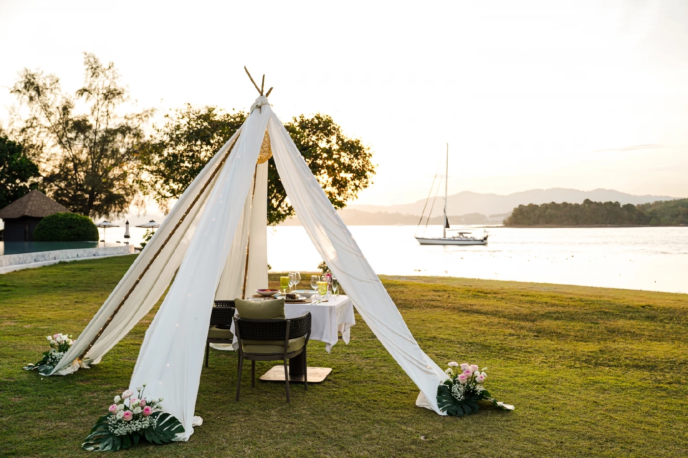 ดื่มด่ำไปกับมื้อค่ำแสนโรแมนติกและสัมผัสประสบการณ์สปาสุดผ่อนคลาย ณ เดอะ นาคา ไอแลนด์ ภูเก็ต