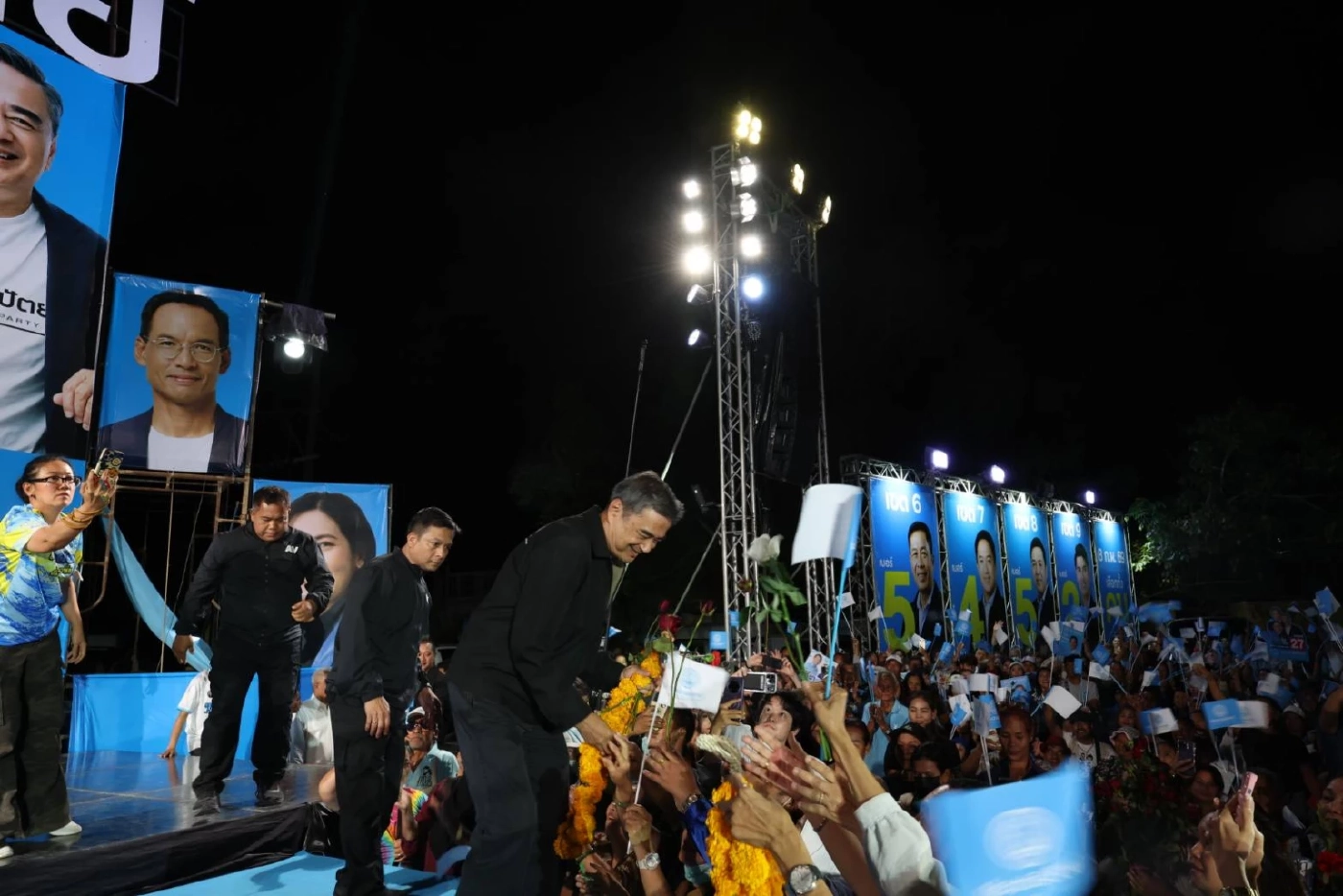 "อภิสิทธิ์" ปราศรัยสงขลาขอวัดใจเขต 4 ย้ำกินเหยื่ออย่ากินเบ็ด