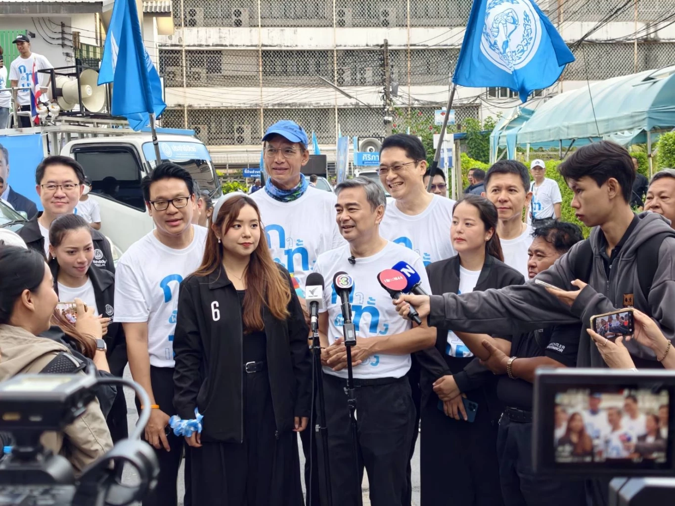 "อภิสิทธิ์" พร้อมทำทั้งคุมรัฐบาล-ฝ่ายค้าน ขอ ปชช.เติมพลัง ปชป.