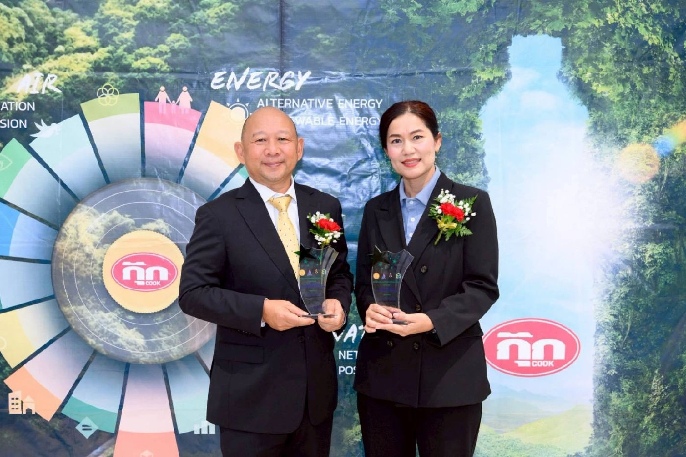 "น้ำมันพืชกุ๊ก" คว้ารางวัล Star CSR Award 2569 เชิดชู "เพชร หวั่งหลี" ผู้บริหารระดับสูงสุดยอดเยี่ยม