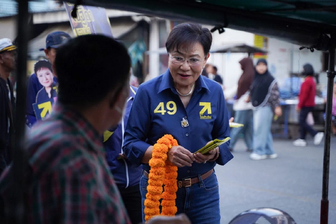 “คุณหญิงกัลยา” หาเสียงหนองจอก ย้ำปฏิรูปการปลดงานธุรการพ้นครู