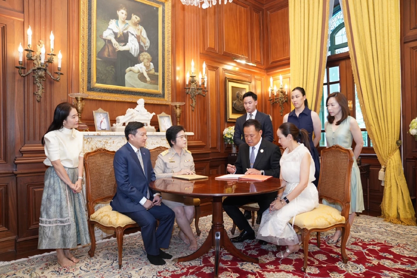 "นายกฯ" ควง "จ๋า ธนนนท์" จดทะเบียนสมรส นำร่องก่อนวันแห่งความรัก 14 ก.พ.นี้