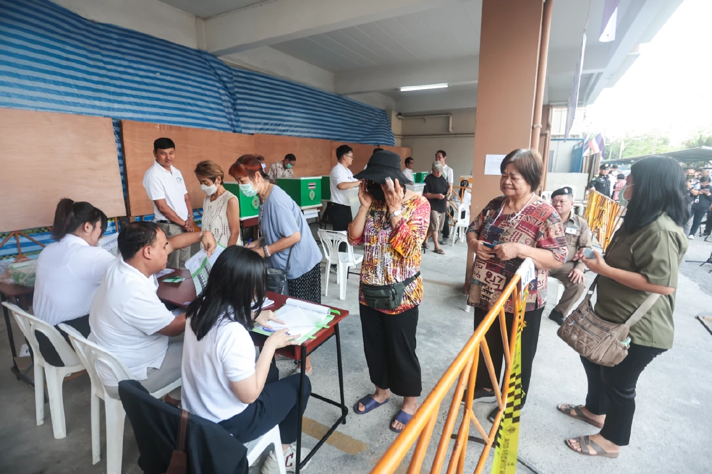 รายชื่อ 6 คน ถูก กกต.แจ้งเอาผิด ถ่ายภาพบัตรเลือกตั้ง เมื่อ 22 ก.พ.