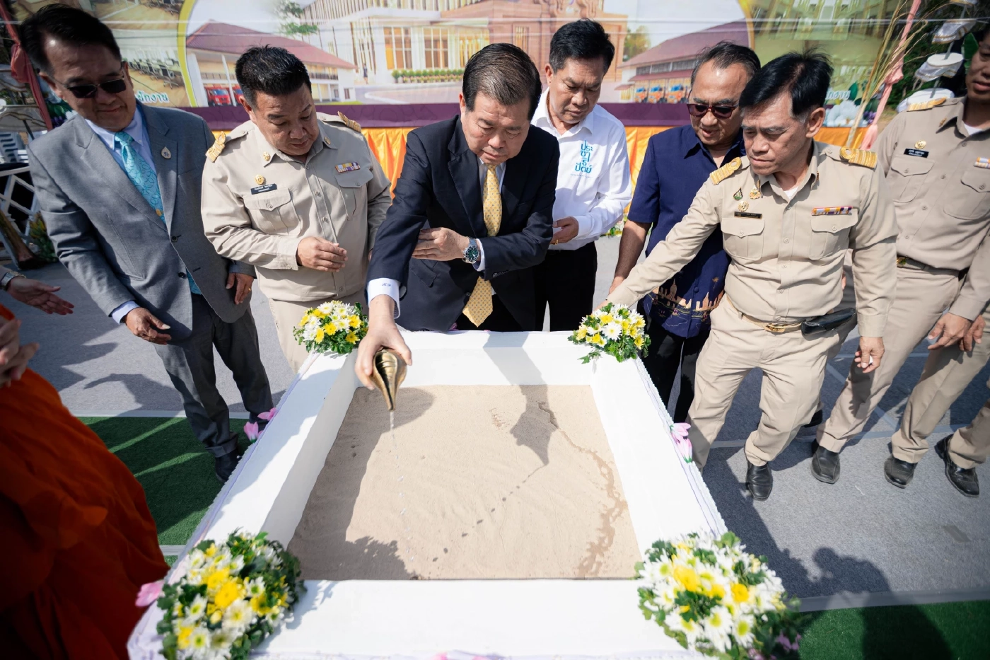 "นิพนธ์” เป็นประธานวางศิลาฤกษ์ ตึกสำนักงานเทศบาลตำบลพิมาย หลังรอมา 27 ปี