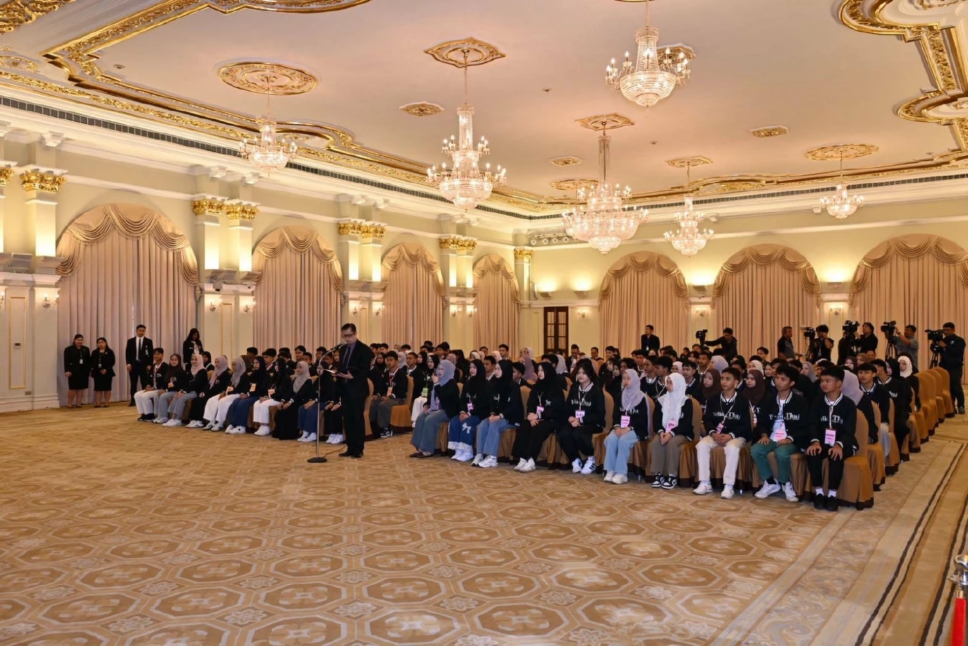 นายกฯ เปิดทำเนียบฯรับ “เยาวชนไทย หัวใจเดียวกัน” รุ่นที่ 10 ดูงาน