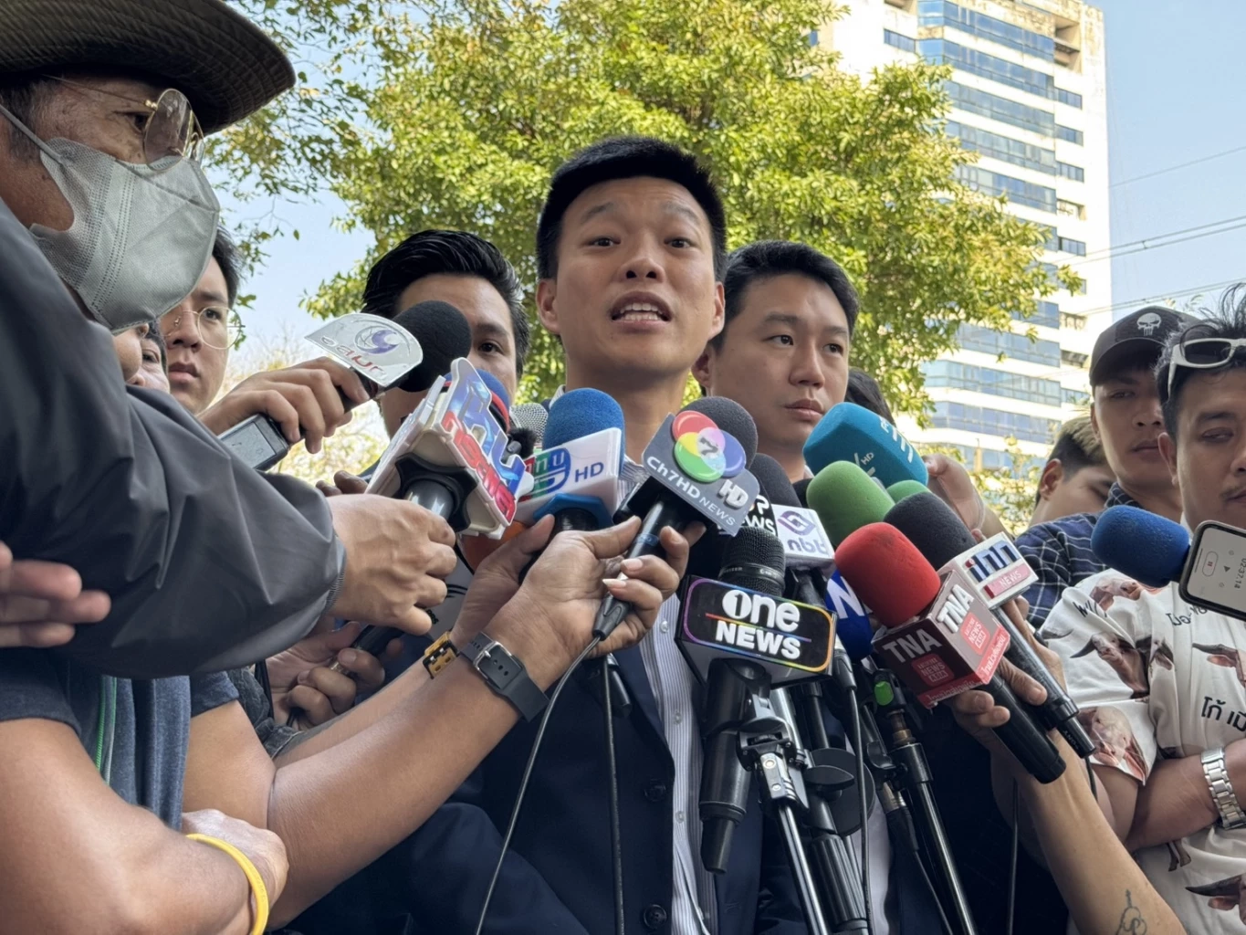 นายณัฐพงษ์ เรืองปัญญาวุฒิ หัวหน้าพรรคประชาชน