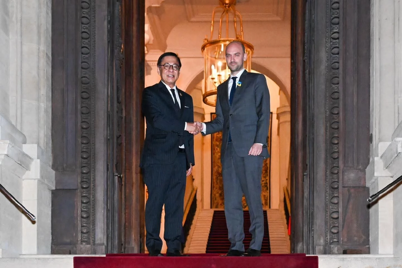 "สีหศักดิ์" พบ "รมว.กต.ฝรั่งเศส" แจงสถานการณ์ไทย-กัมพูชา