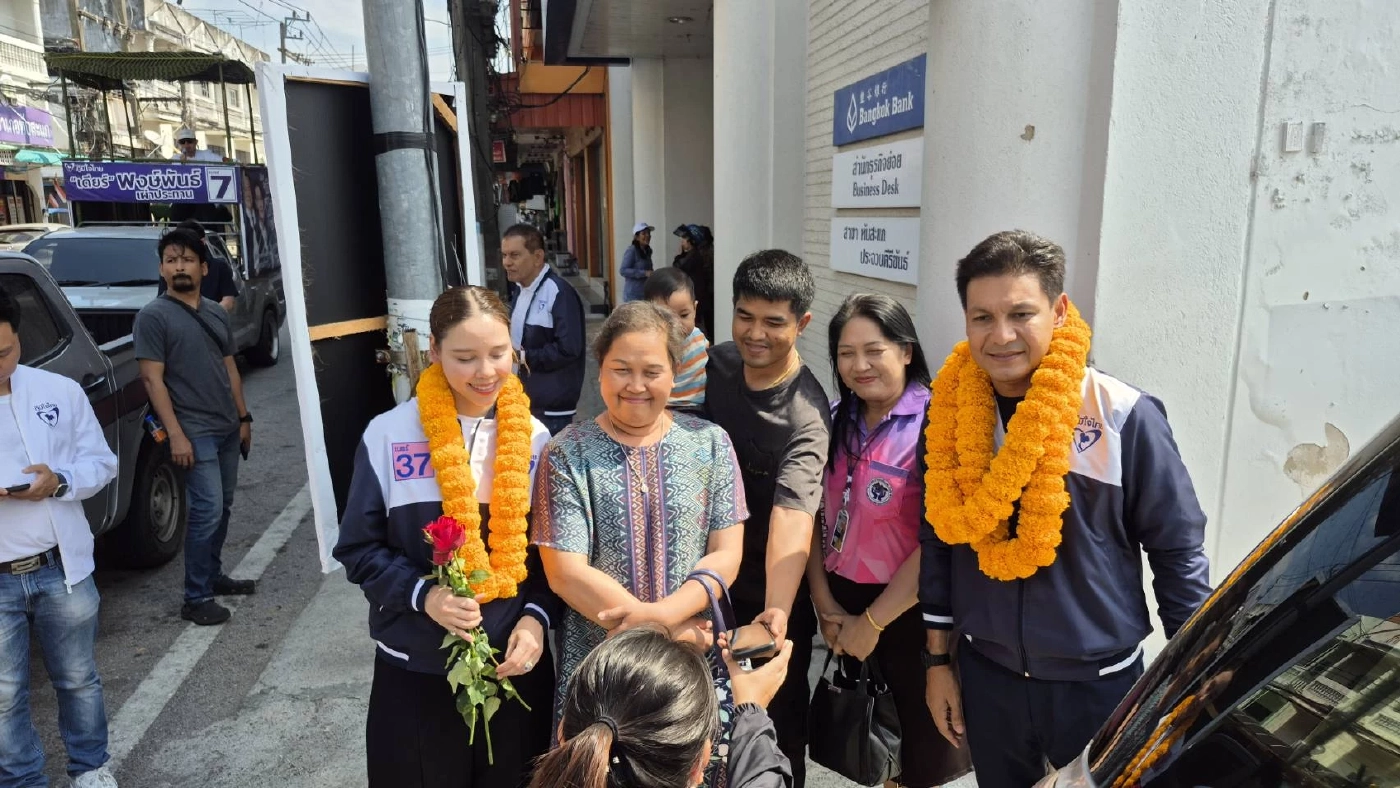 "ซาบีดา" ควง "มนัญญา" ลงพื้นที่หาเสียง "ทับสะแก-บางสะพาน"