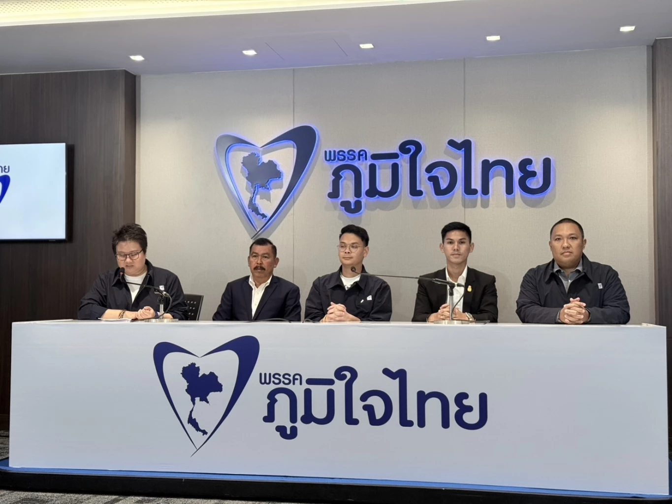 "ไชยชนก" ปัดกระแสดีด "กล้าธรรม" พ้นรัฐบาล โต้ "เนวิน" เกี่ยวอะไร หลังสะพัดนัดเคลียร์ใจ "ธรรมนัส"