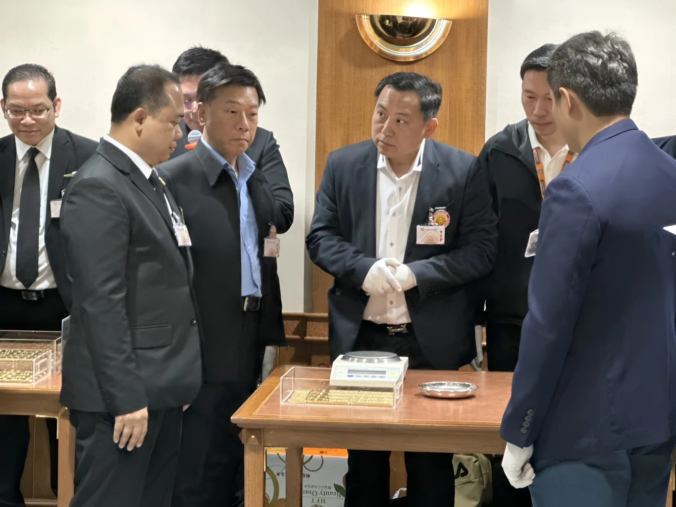 ป.ป.ช. ส่งมอบ "ทองคำแท่ง" 1.5 พันล้าน คดี "อดีตอธิบดีกรมสรรพากร" ร่ำรวยผิดปกติให้ ตกเป็นของแผ่นดิน (มีคลิป)