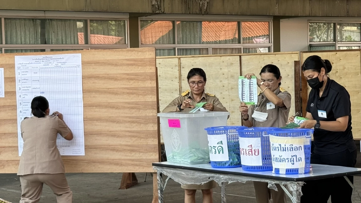 ผลนับใหม่ "พรรคส้ม" ทิ้งห่าง คู่เเข่ง ทั้ง 4 ชุด ด้าน ผู้สมัคร ปทุมเขต 7 พรรค ปชน. ชี้ นับใหม่ ตอกย้ำความกังขา