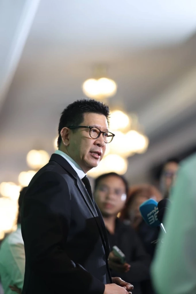 เอกนิติ นิติทัณฑ์ประภาศ รองนายกรัฐมนตรีและรัฐมนตรีว่าการกระทรวงการคลัง