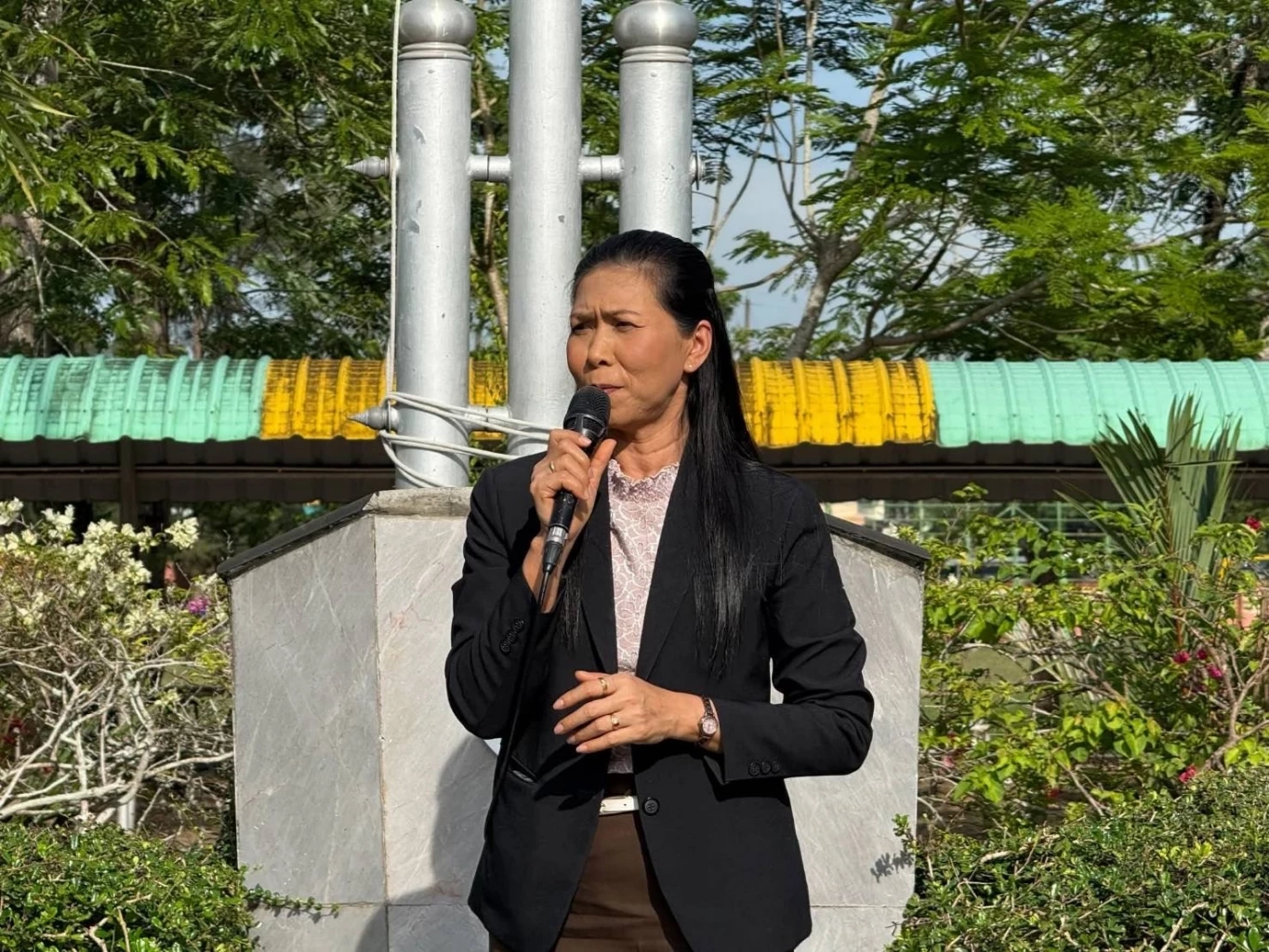 ศศิพัชร สินสโมสร หรือ ผอ.ผึ้ง 