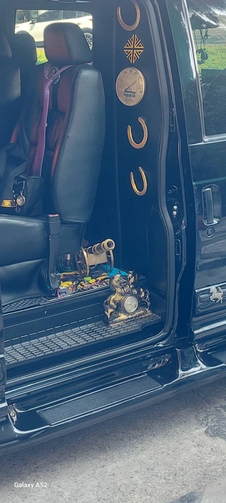 สีสันการเมือง! ยลโฉมรถ "พล.อ.รังษี" มีสัญลักษณ์ "แบทแมน" อยากเป็นยอดมนุษย์ (มีคลิป)