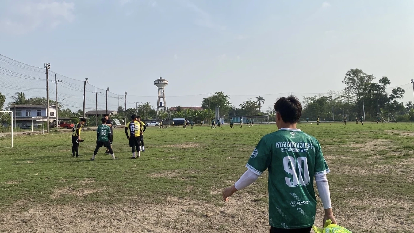 SPORTS : บทเรียนจากดรามา “อ.สกล-หมอนทองวิทยา” เมื่อรถขนฝันชนกำแพงระบบฟุตบอลไทย