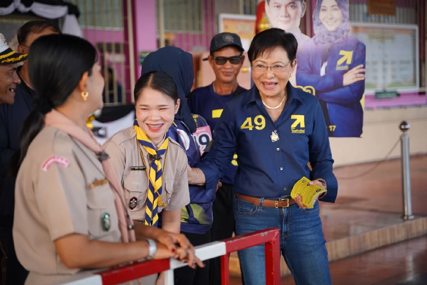 “คุณหญิงกัลยา” หาเสียงหนองจอก ย้ำปฏิรูปการปลดงานธุรการพ้นครู